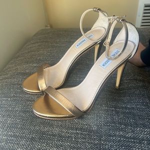 STEVE MADDEN Gold Size 9